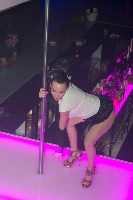 stripteaseuse saint denis irina