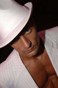 Strip-teaseur Bryan Dax, candale, pontoux